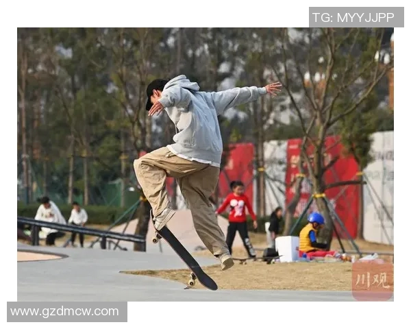 周强独家分享滑板技巧与心得体会助你提升滑板水平与乐趣